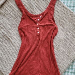 Scoop neck tank top